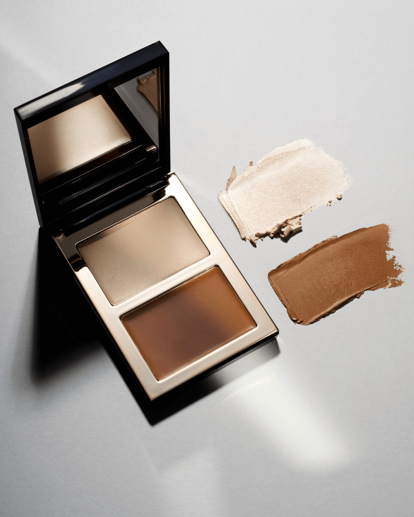 Krémová kontúra Bonnie Contour and Glow Duo od SOSU Cosmetics